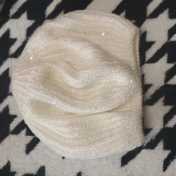 Forever 21 Accessories - Forever 21 sequin beanie